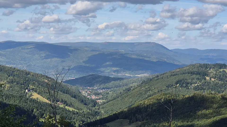 V-Valley and Red-Roof Cluster