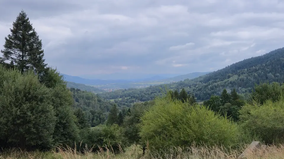 Valley Overlook to Red Roofs