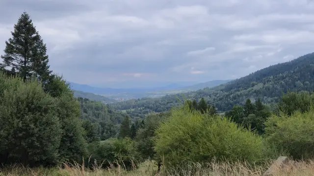 Valley Overlook to Red Roofs